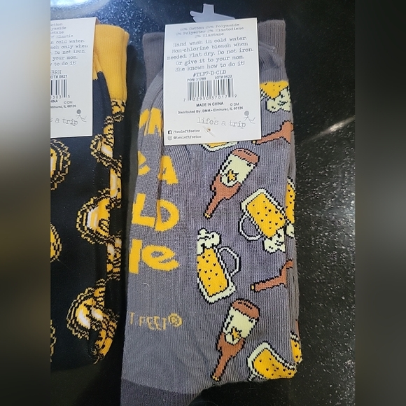 Lot Of 2 Two Left Feet Unisex Beer Lovers Socks Beer Here & If You Can Read This - Picture 7 of 8